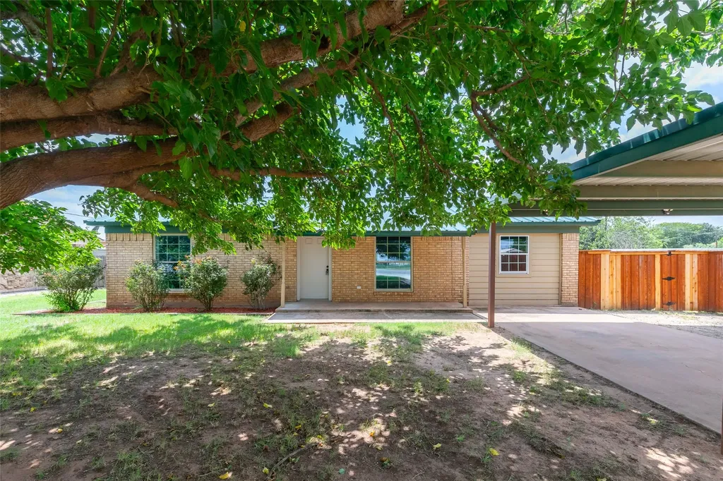 320 S 12th Street Hawley TX 79525