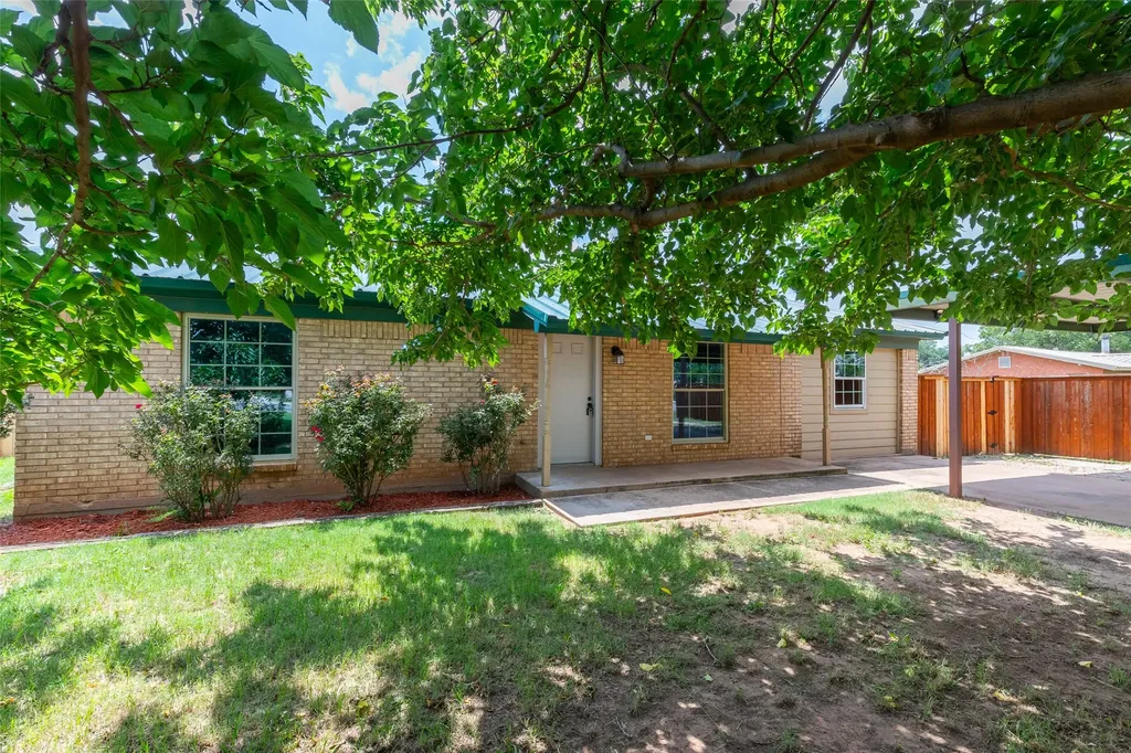 320 S 12th Street Hawley TX 79525