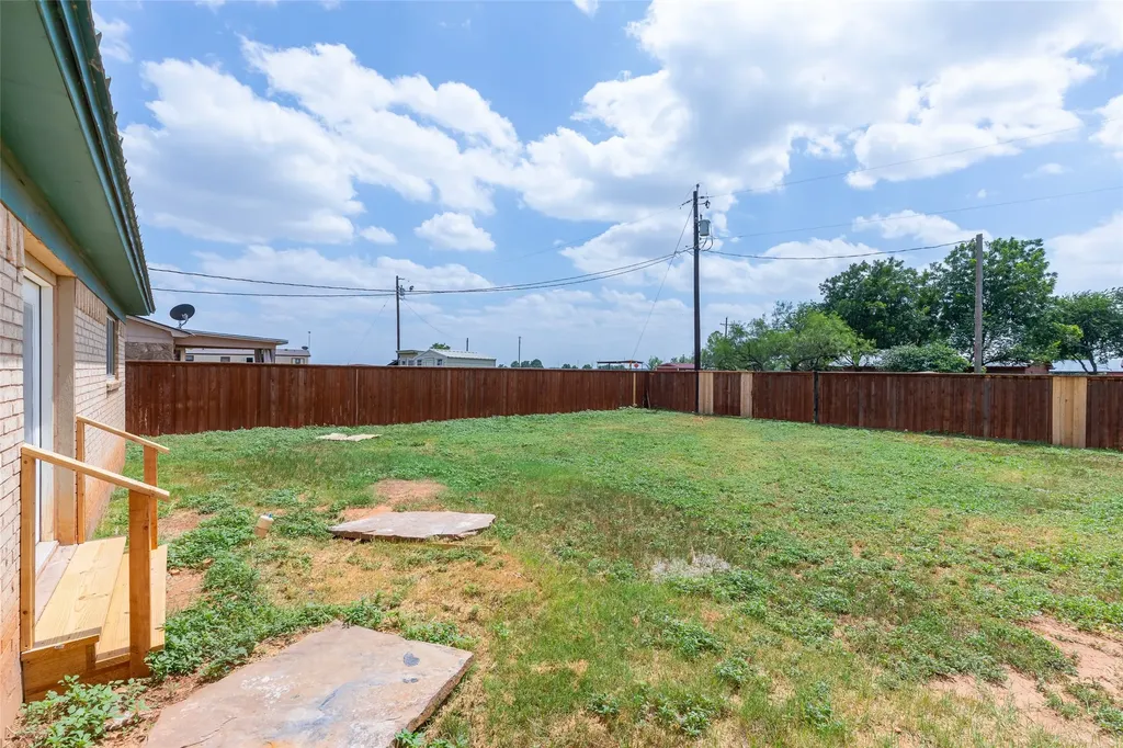 320 S 12th Street Hawley TX 79525
