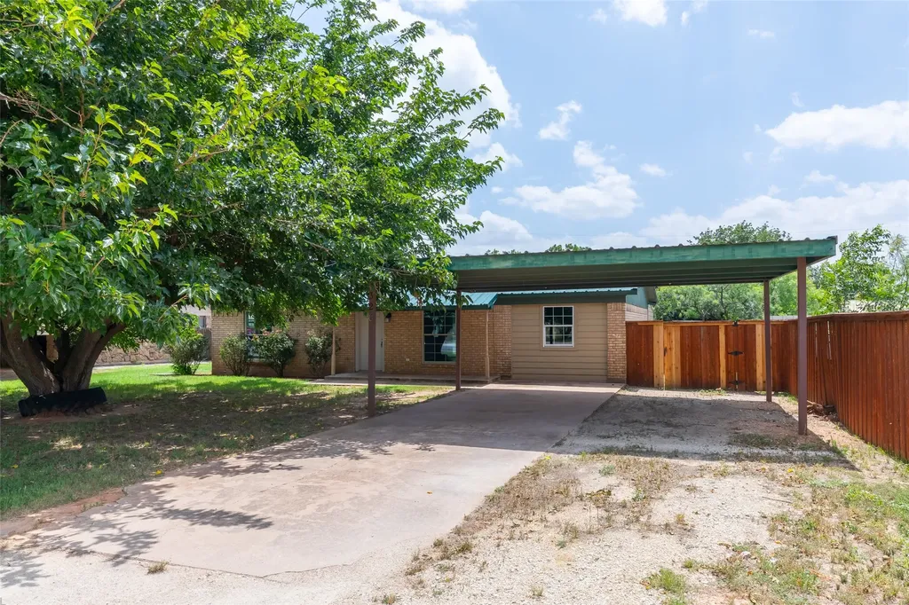 320 S 12th Street Hawley TX 79525