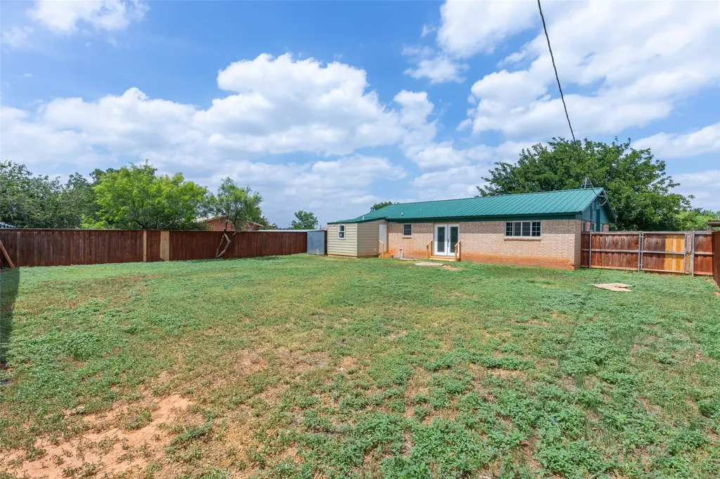 320 S 12th Street Hawley TX 79525