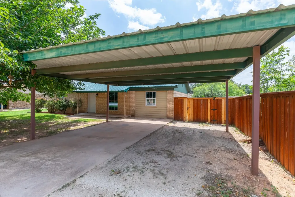 320 S 12th Street Hawley TX 79525
