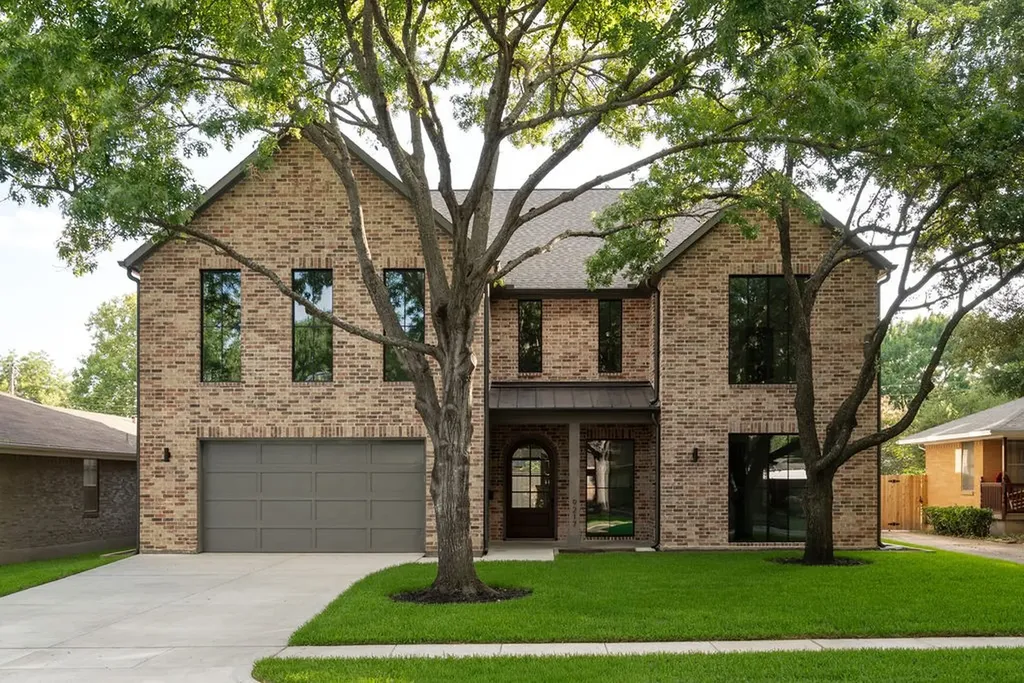 Dallas TX, 9217 Livenshire Drive