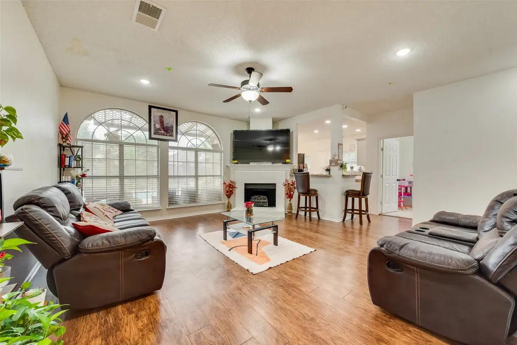 6420 St Alban Court Arlington TX 76001