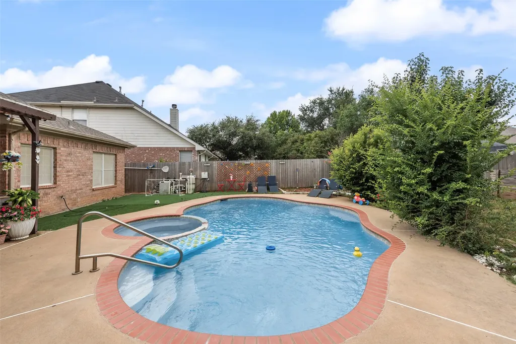 6420 St Alban Court Arlington TX 76001