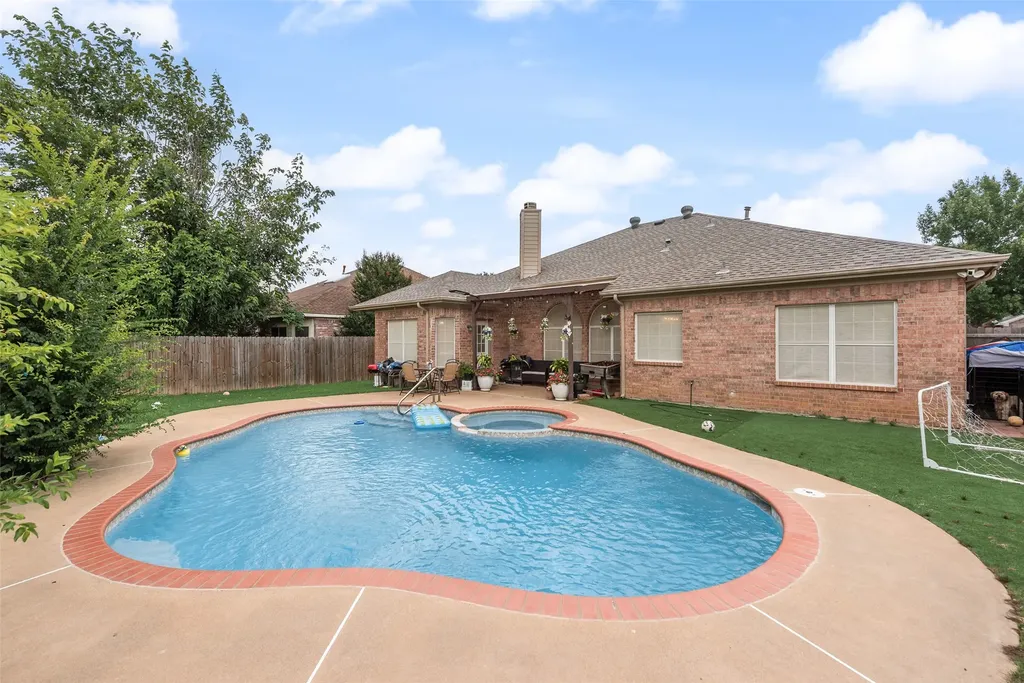 6420 St Alban Court Arlington TX 76001