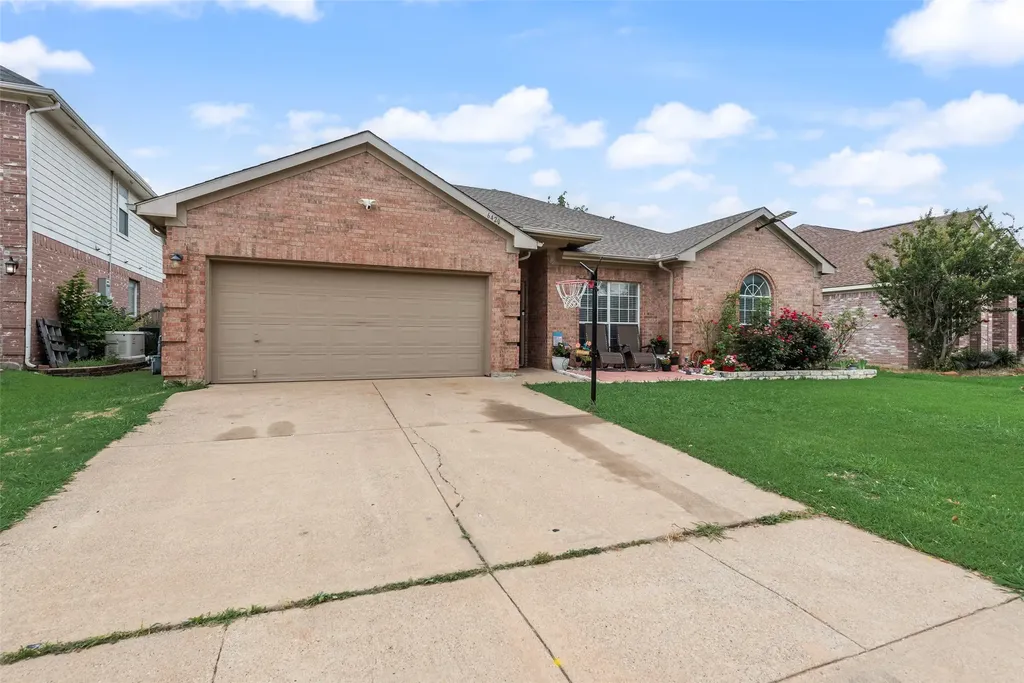6420 St Alban Court Arlington TX 76001