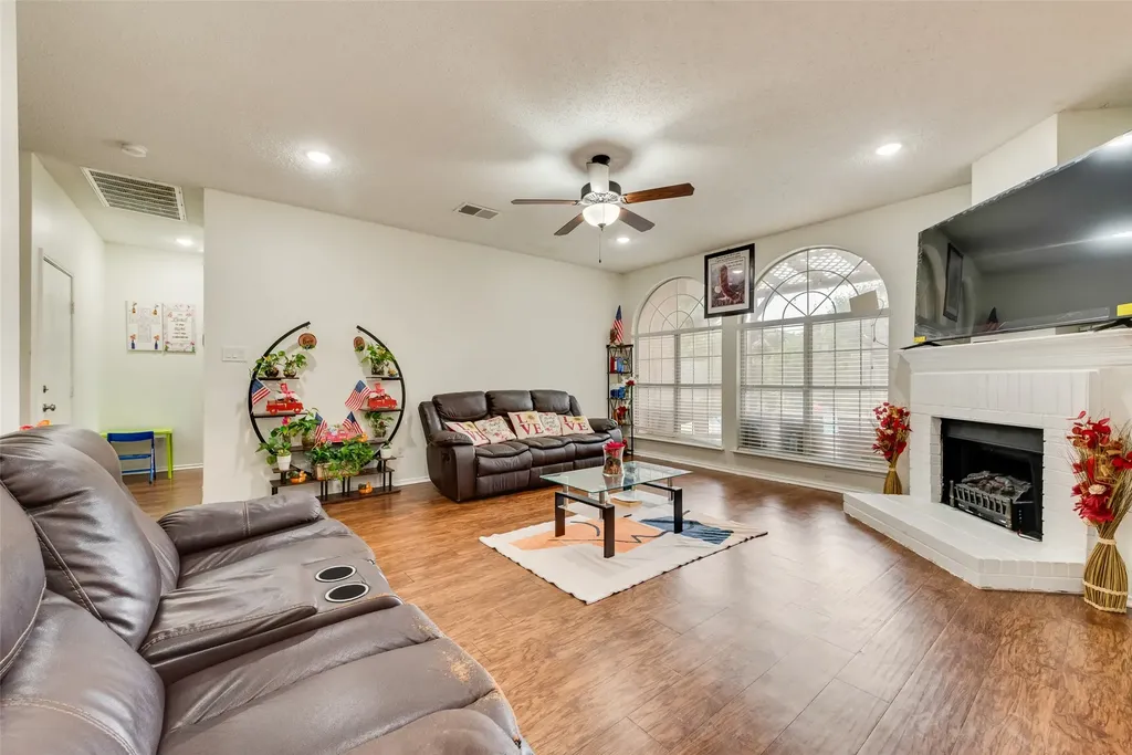6420 St Alban Court Arlington TX 76001