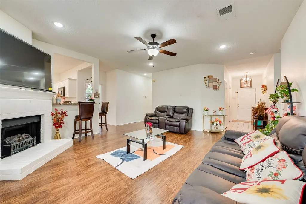 6420 St Alban Court Arlington TX 76001