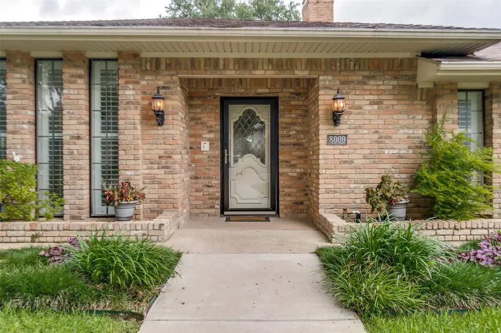 8009 Abramshire Avenue Dallas TX 75231