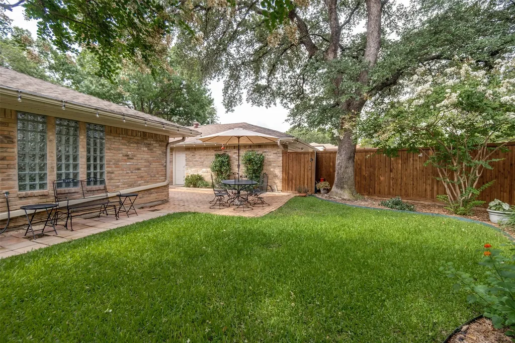 8009 Abramshire Avenue Dallas TX 75231
