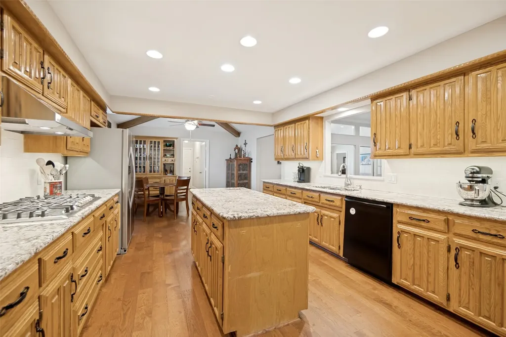 8009 Abramshire Avenue Dallas TX 75231