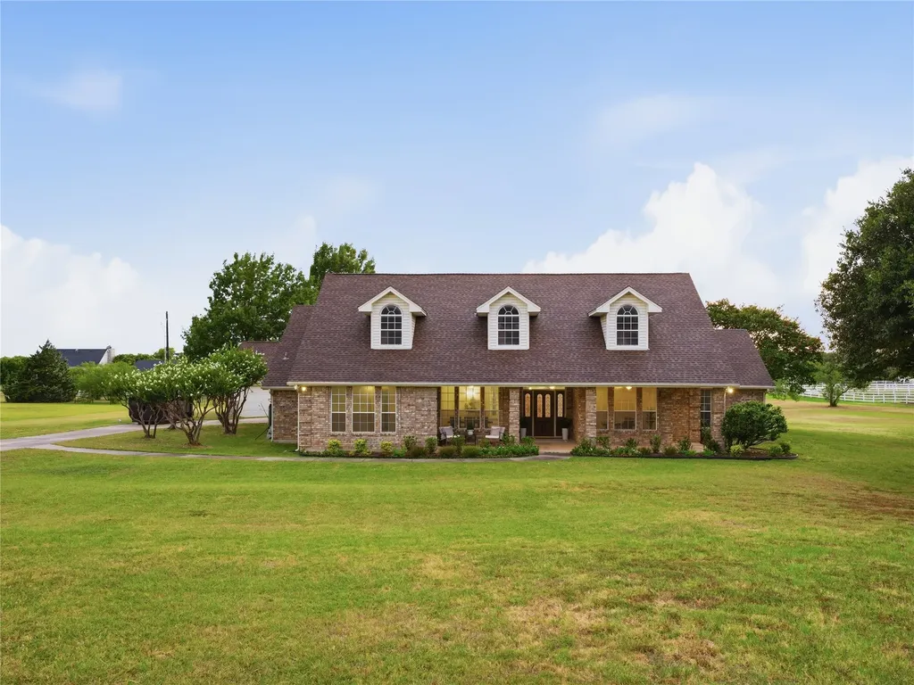 902 W Pioneer Circle Argyle TX 76226