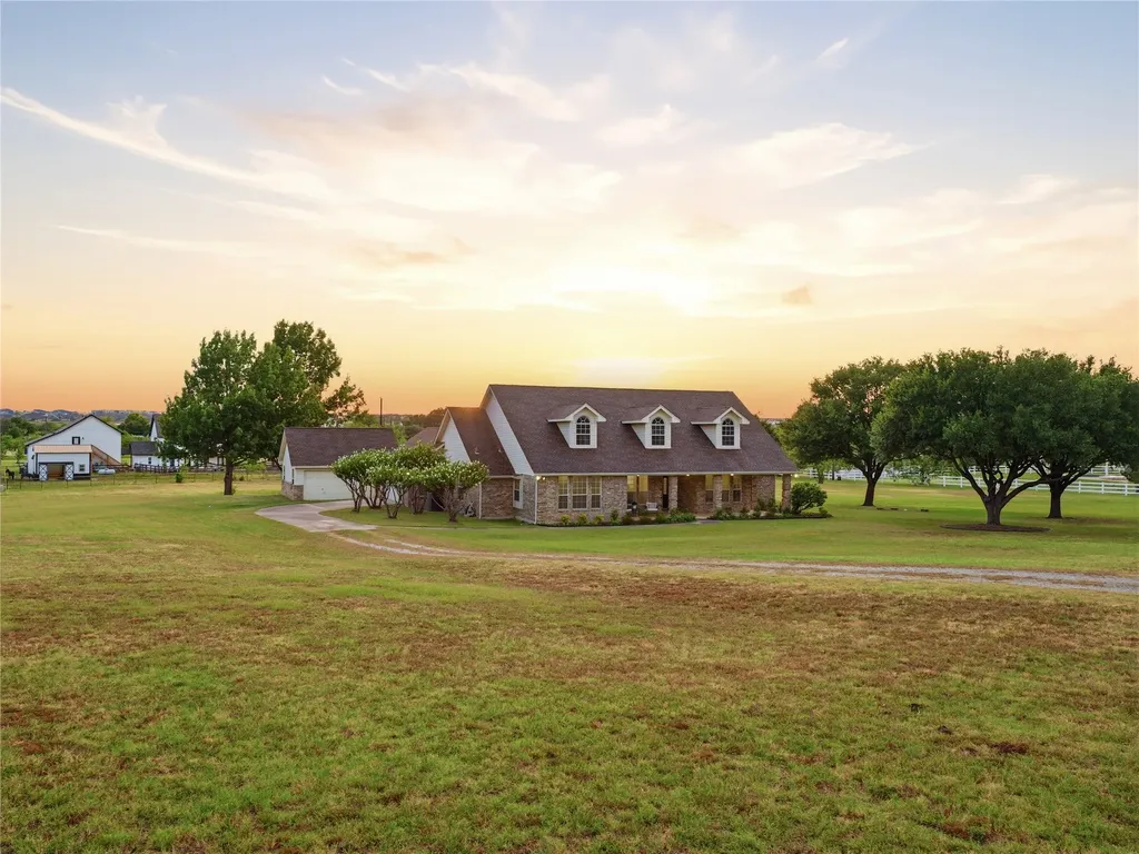 902 W Pioneer Circle Argyle TX 76226