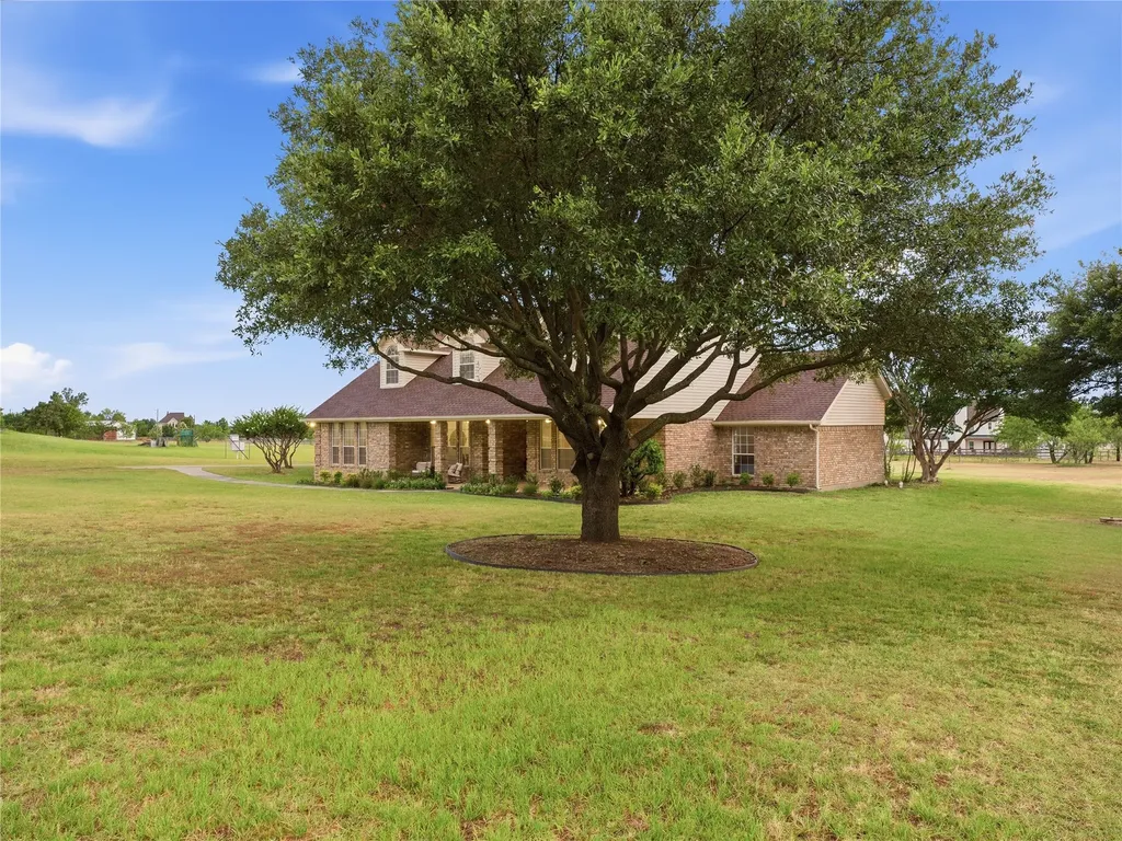 902 W Pioneer Circle Argyle TX 76226