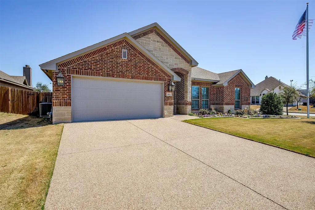 6829 Canyon Rock Benbrook TX 76126