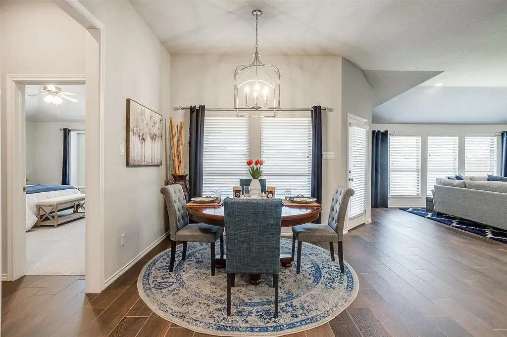 6829 Canyon Rock Benbrook TX 76126