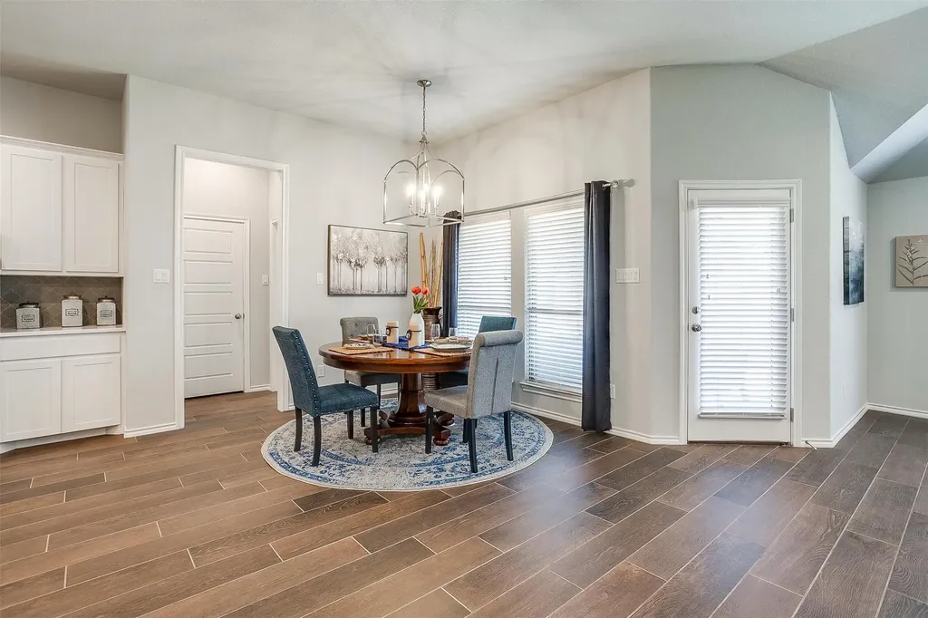 6829 Canyon Rock Benbrook TX 76126