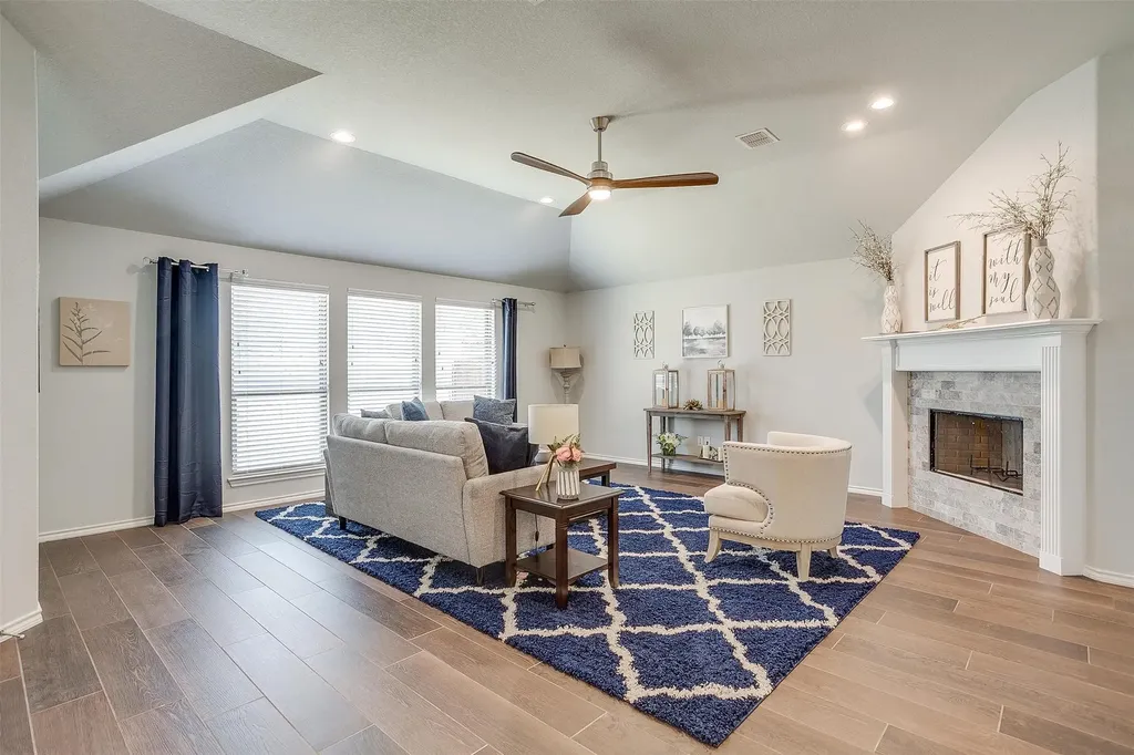 6829 Canyon Rock Benbrook TX 76126