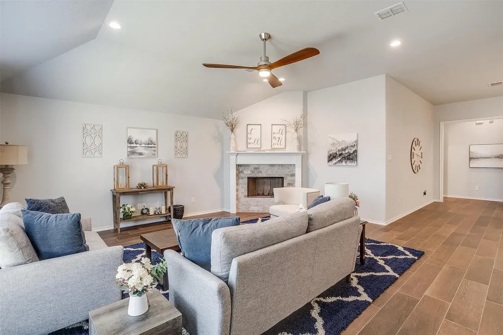 6829 Canyon Rock Benbrook TX 76126