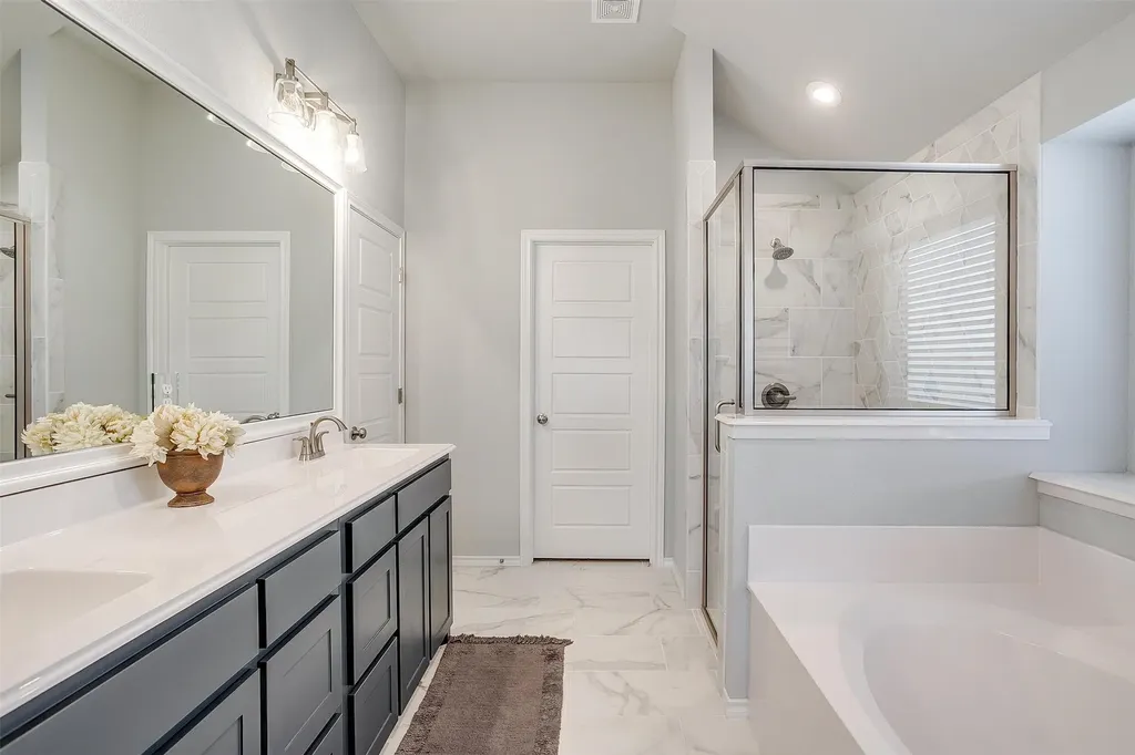 6829 Canyon Rock Benbrook TX 76126