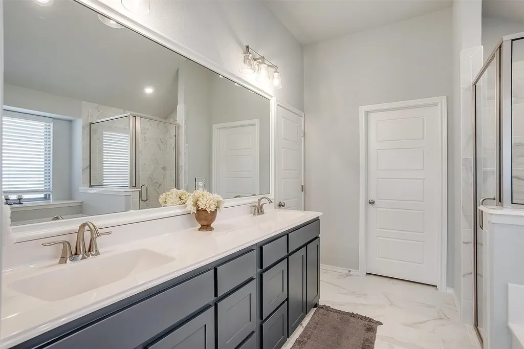 6829 Canyon Rock Benbrook TX 76126