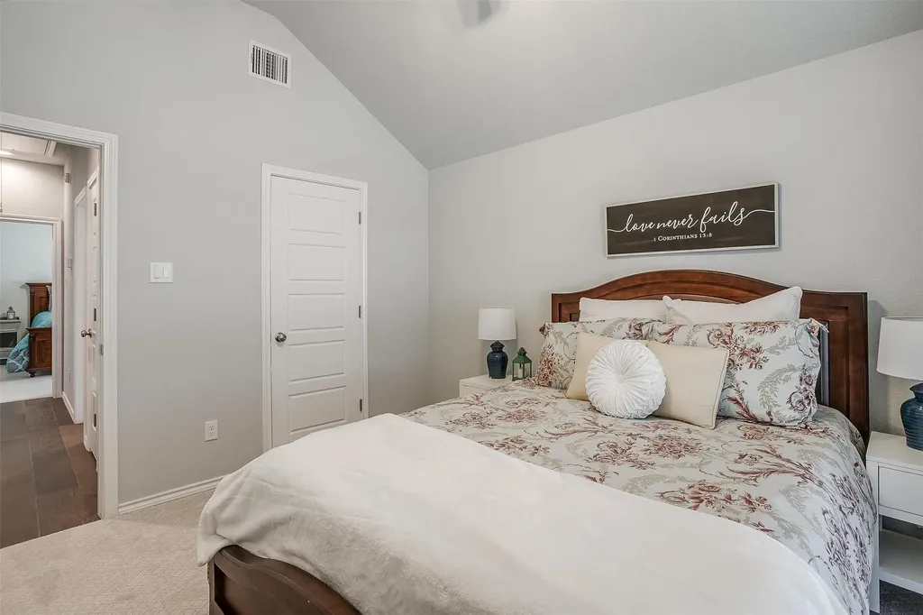 6829 Canyon Rock Benbrook TX 76126