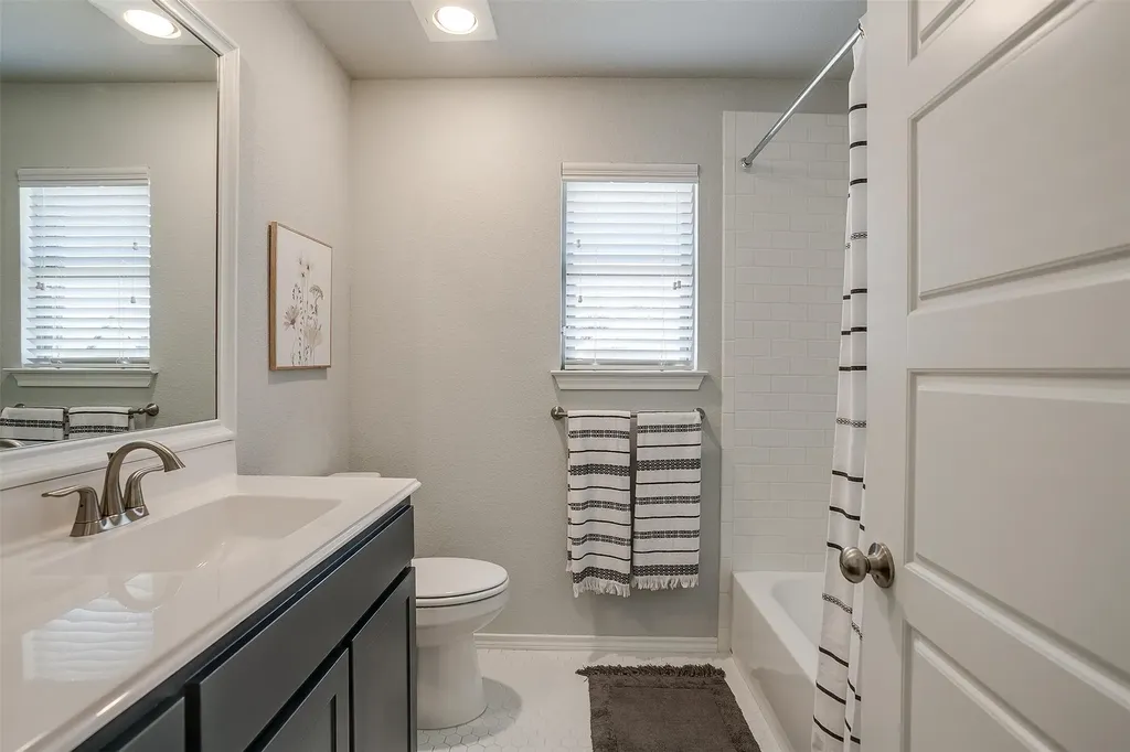 6829 Canyon Rock Benbrook TX 76126