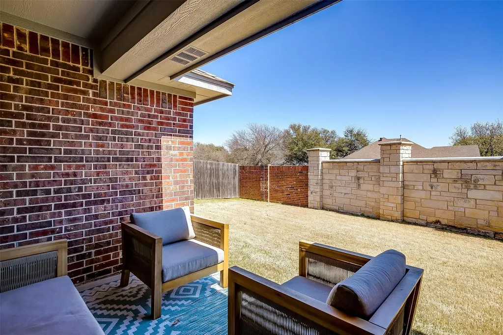 6829 Canyon Rock Benbrook TX 76126