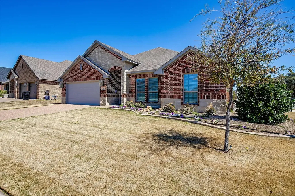 6829 Canyon Rock Benbrook TX 76126