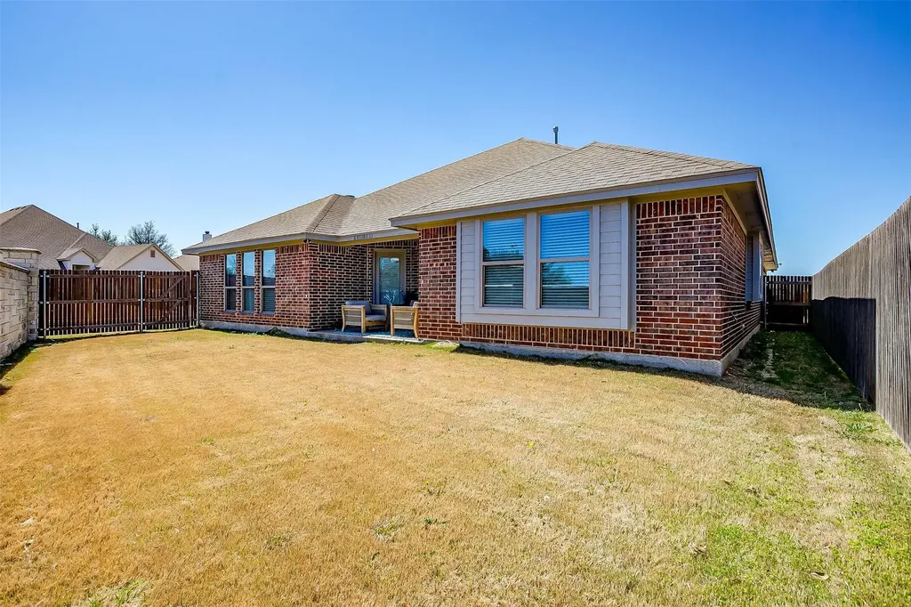 6829 Canyon Rock Benbrook TX 76126