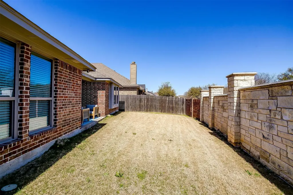 6829 Canyon Rock Benbrook TX 76126
