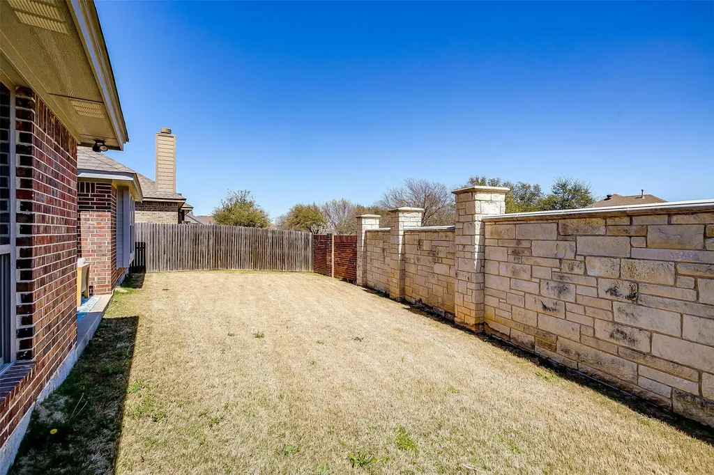 6829 Canyon Rock Benbrook TX 76126
