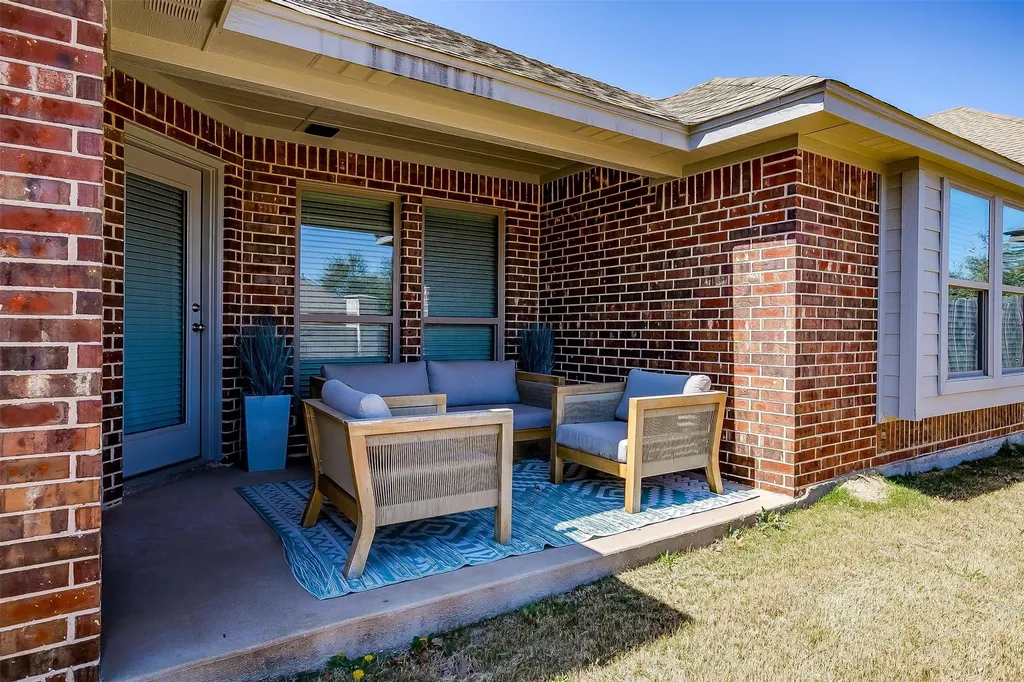 6829 Canyon Rock Benbrook TX 76126
