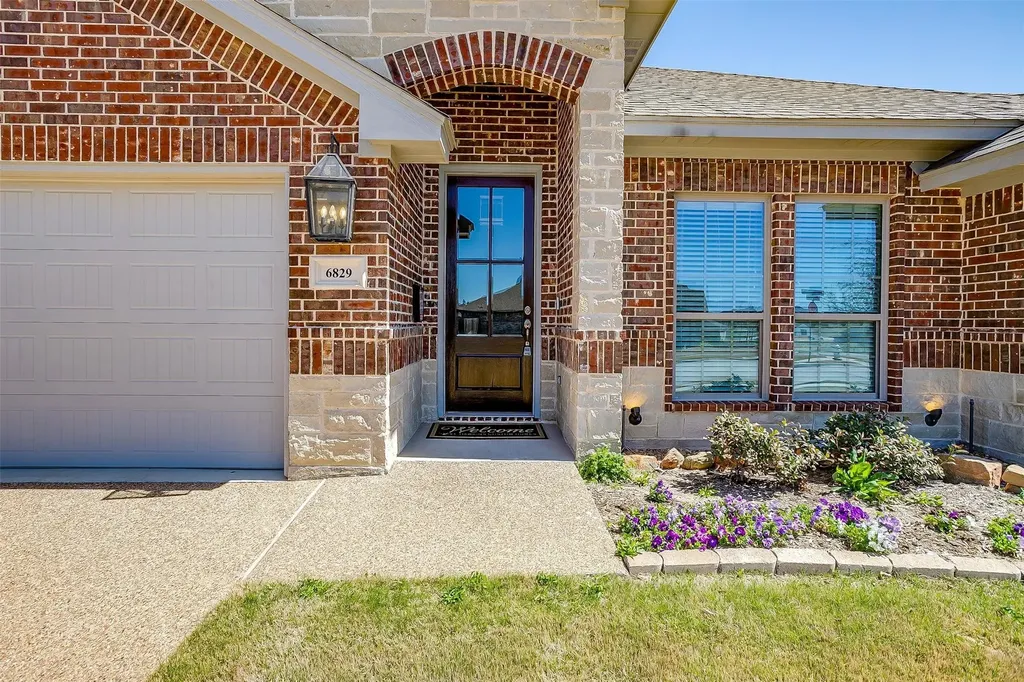 6829 Canyon Rock Benbrook TX 76126
