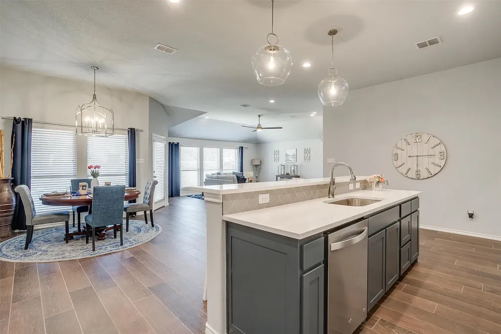 6829 Canyon Rock Benbrook TX 76126