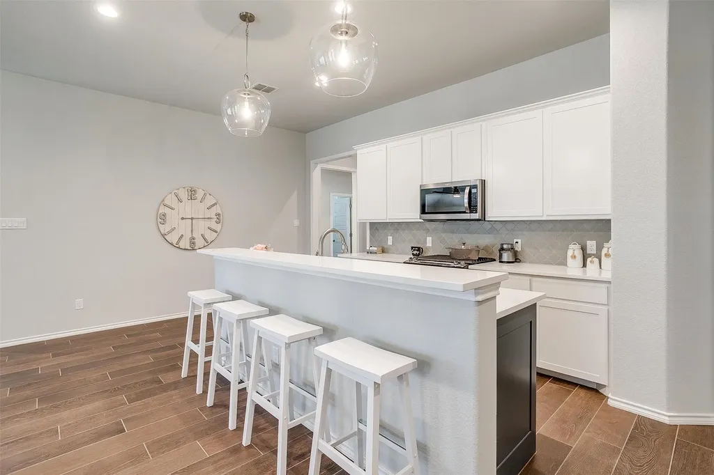 6829 Canyon Rock Benbrook TX 76126