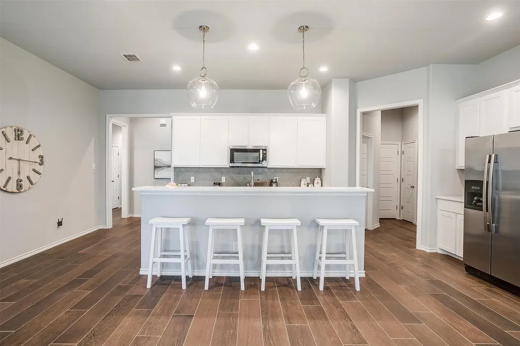 6829 Canyon Rock Benbrook TX 76126