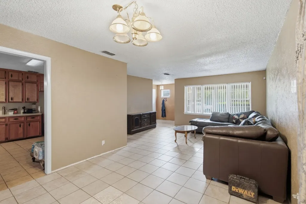 605 W 8th Street Irving TX 75060