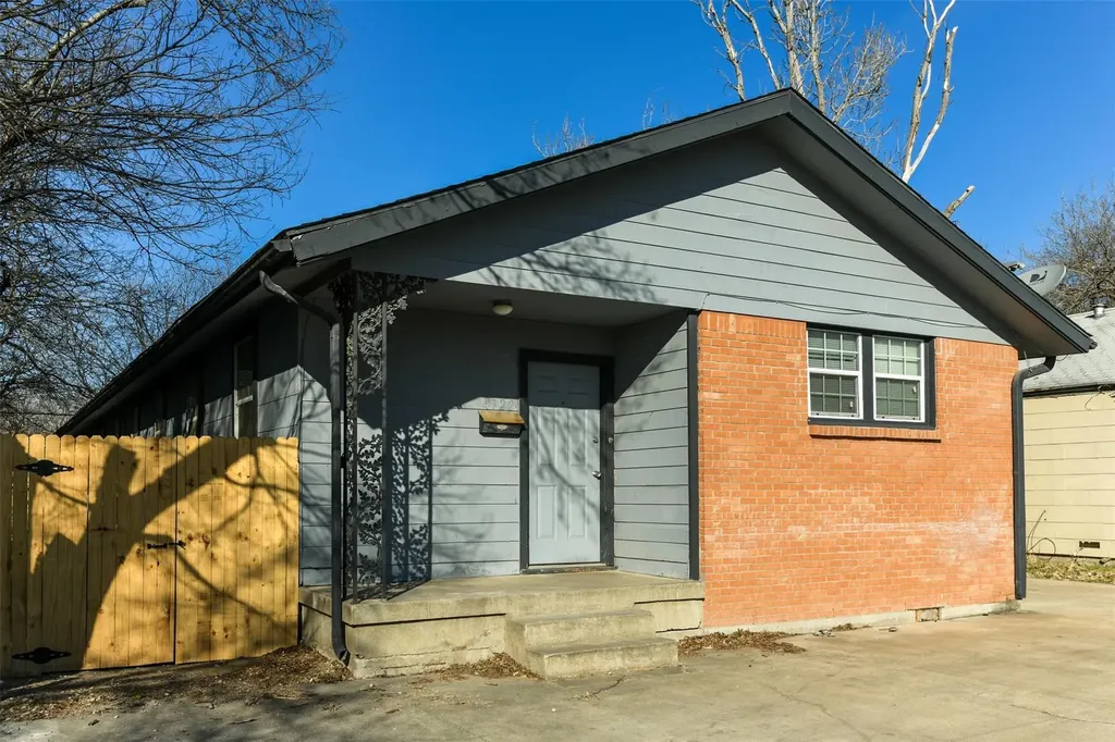 4722 Mccart Avenue Fort Worth TX 76115