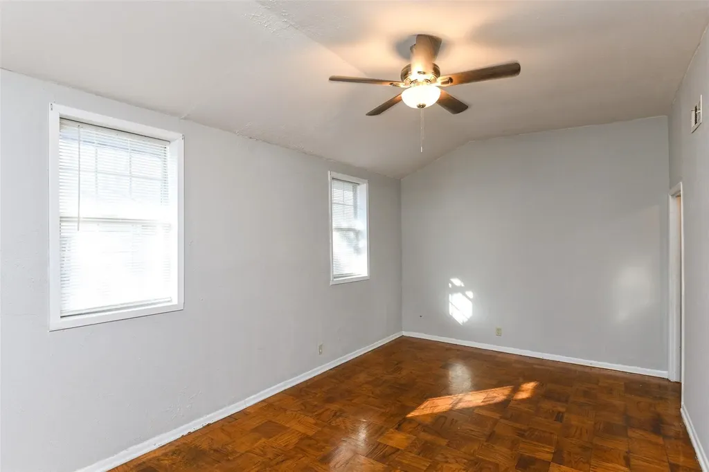 4722 Mccart Avenue Fort Worth TX 76115