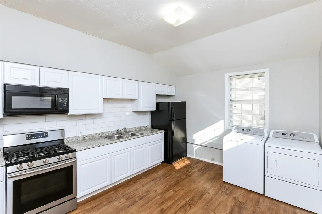 4722 Mccart Avenue Fort Worth TX 76115