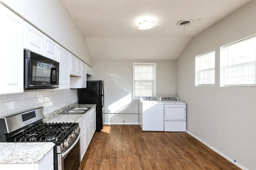 4722 Mccart Avenue Fort Worth TX 76115