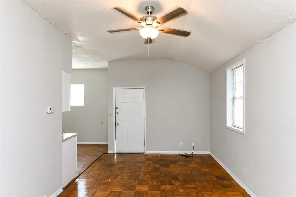 4722 Mccart Avenue Fort Worth TX 76115