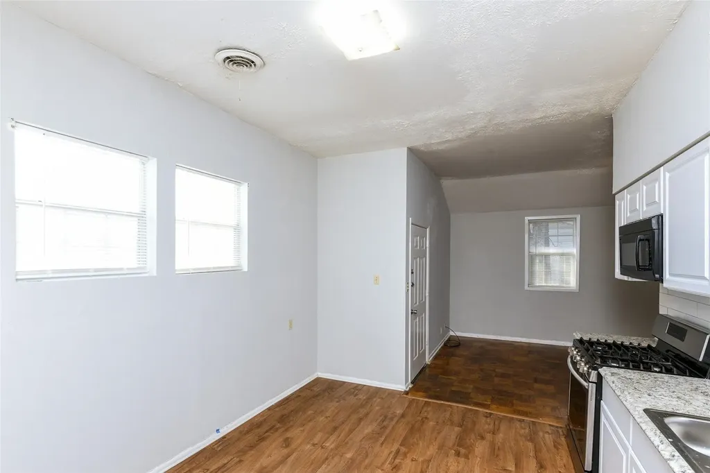 4722 Mccart Avenue Fort Worth TX 76115