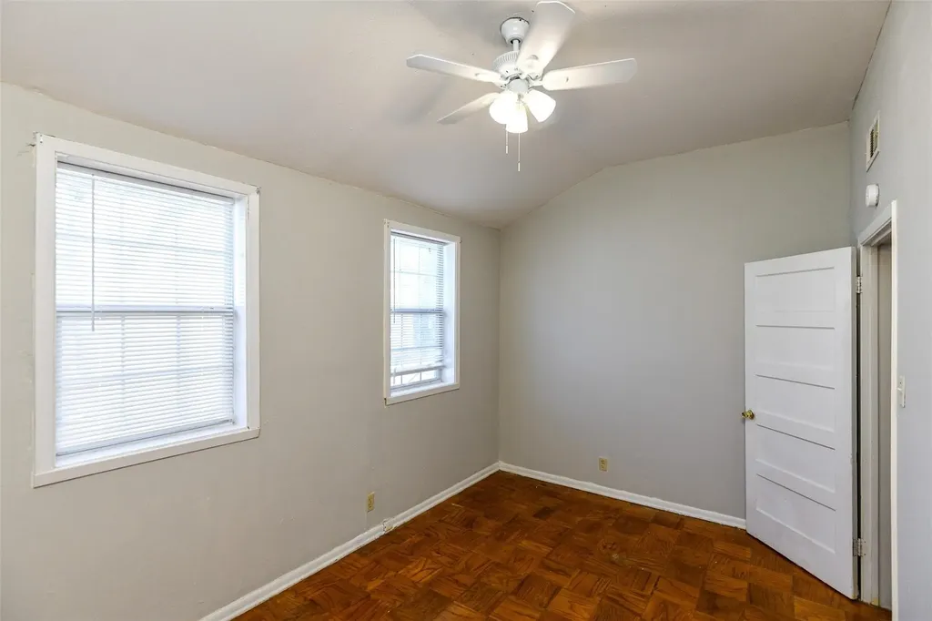 4722 Mccart Avenue Fort Worth TX 76115