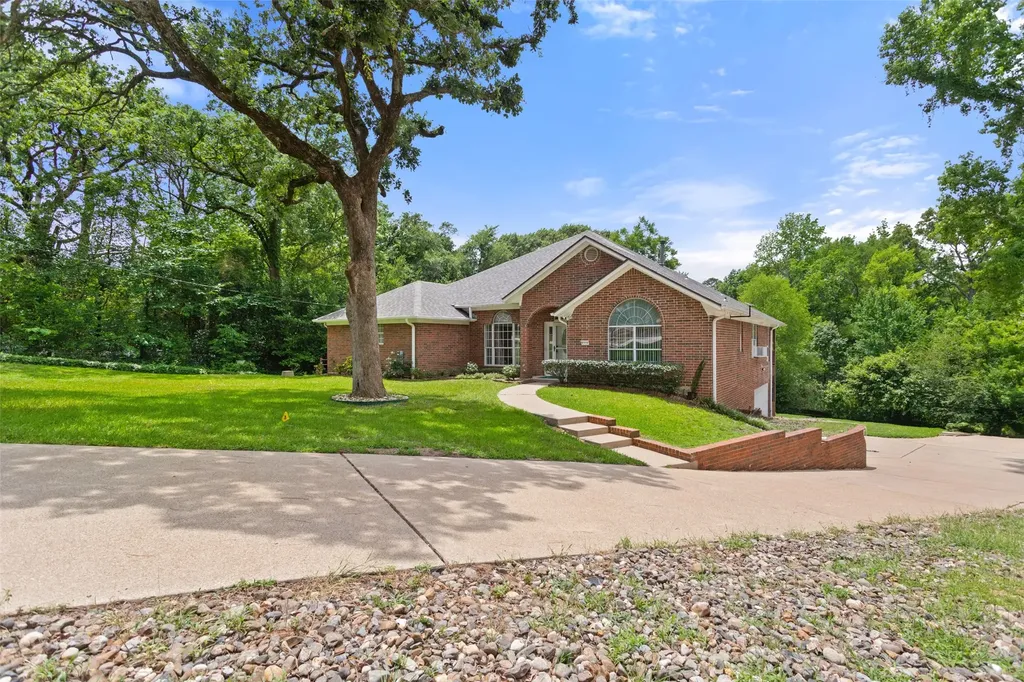 212 E Hideaway Lane Hideaway TX 75771