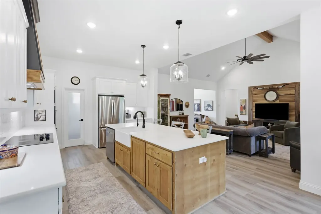 344 Zebrastone Way Poolville TX 76487