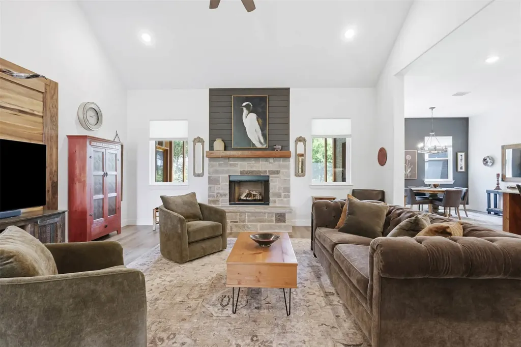 344 Zebrastone Way Poolville TX 76487