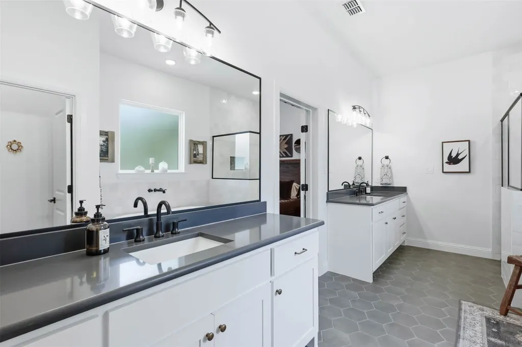 344 Zebrastone Way Poolville TX 76487